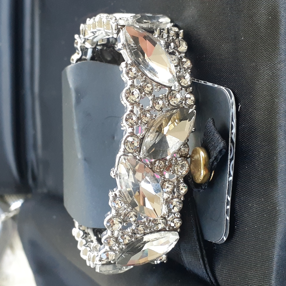 Full Body Chills - White Rhinestone Bracelet